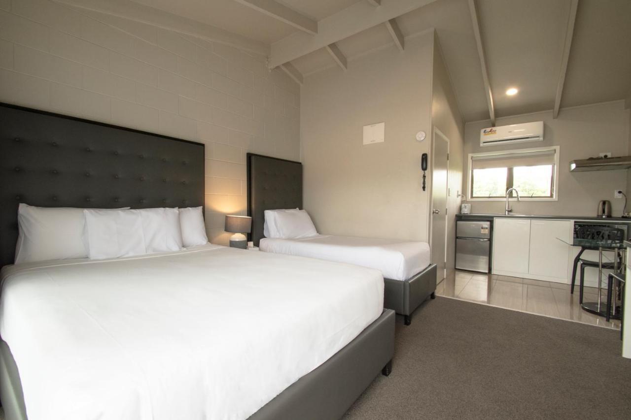 Studio mit Queensize-Bett und Einzelbett