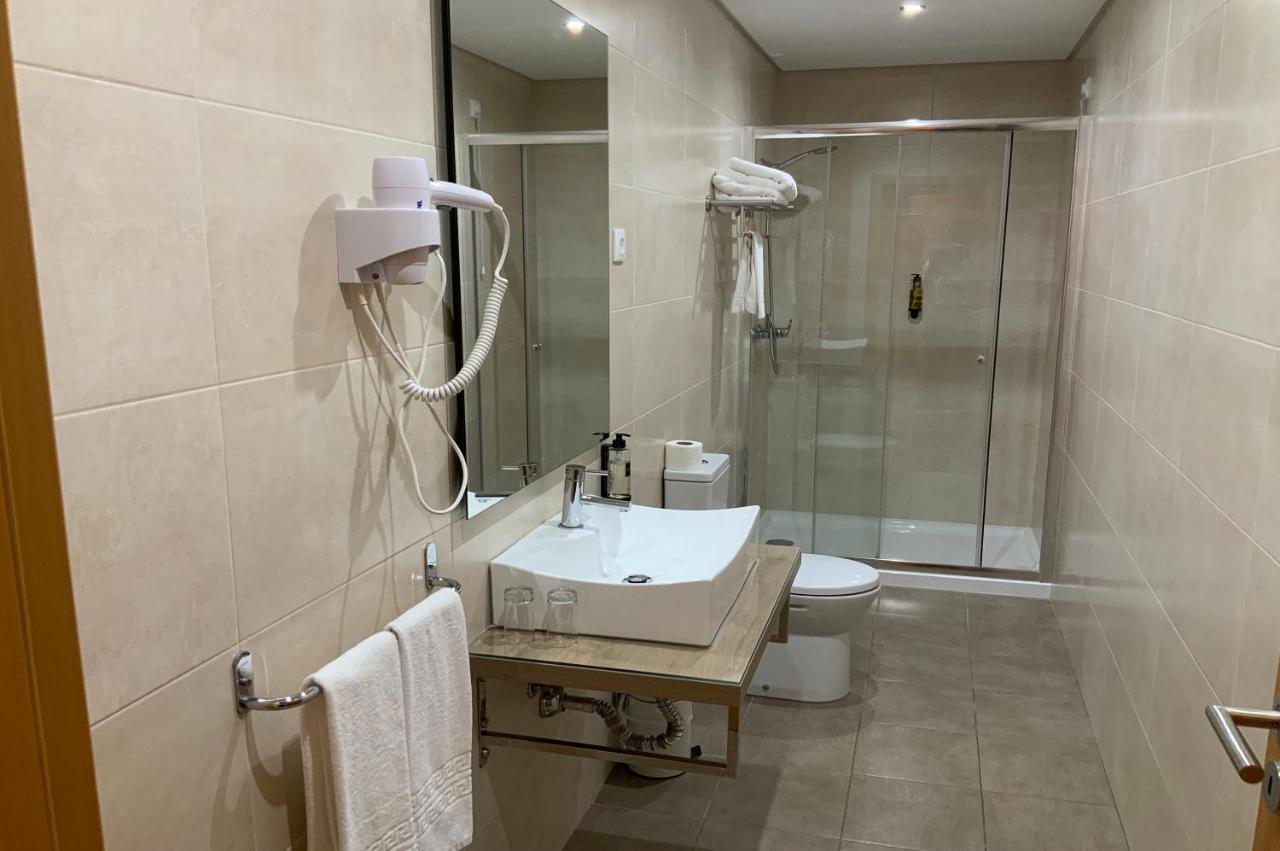 Quarto Duplo com Cama Extra (2 Adultos + 1 Criança)