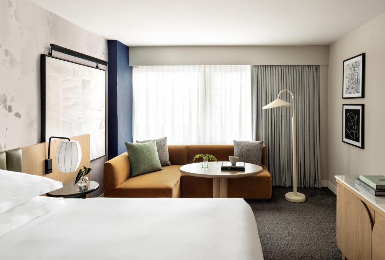 Essential Zimmer mit Kingsize-Bett