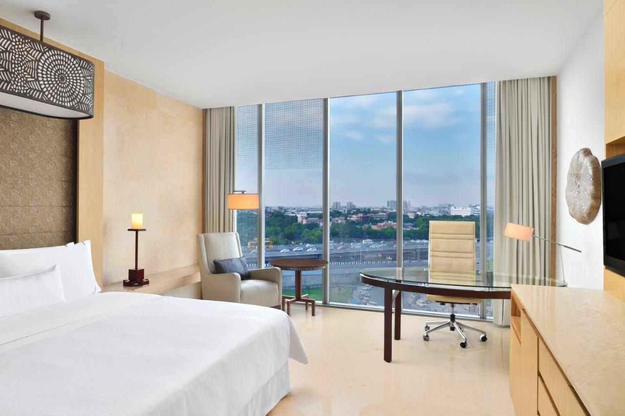 Deluxe King Room City View
