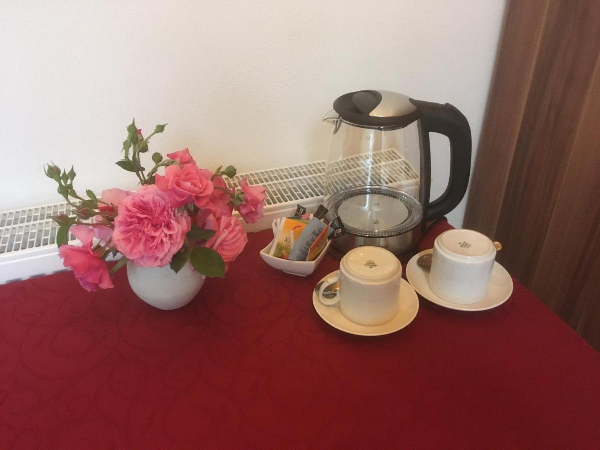 Großes Doppel-/Zweibettzimmer