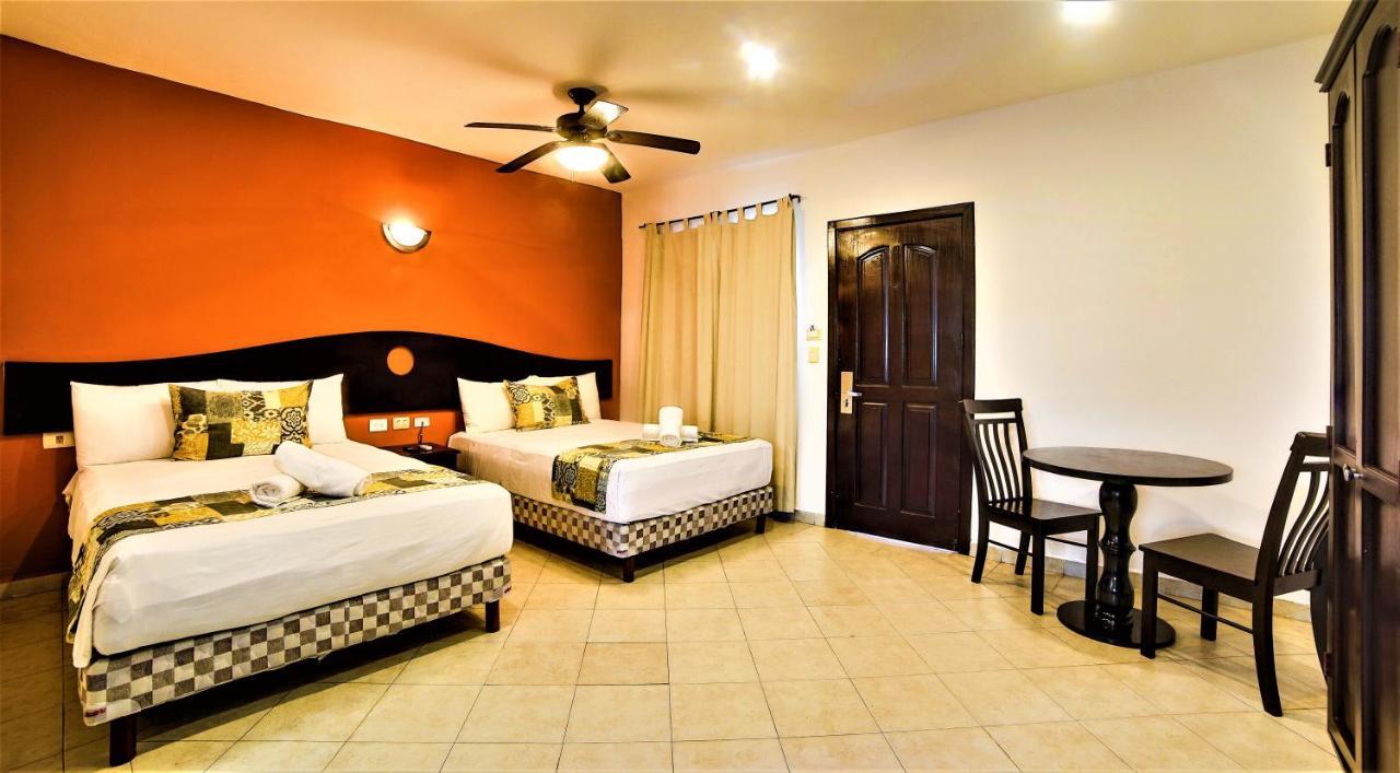Quarto Duplo Standard com 2 Camas de Casal