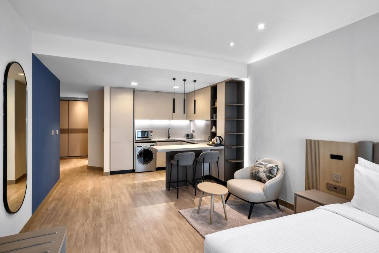 Deluxe Studio with 1 King Bed - City View - Includes 20% Off Food & Beverage