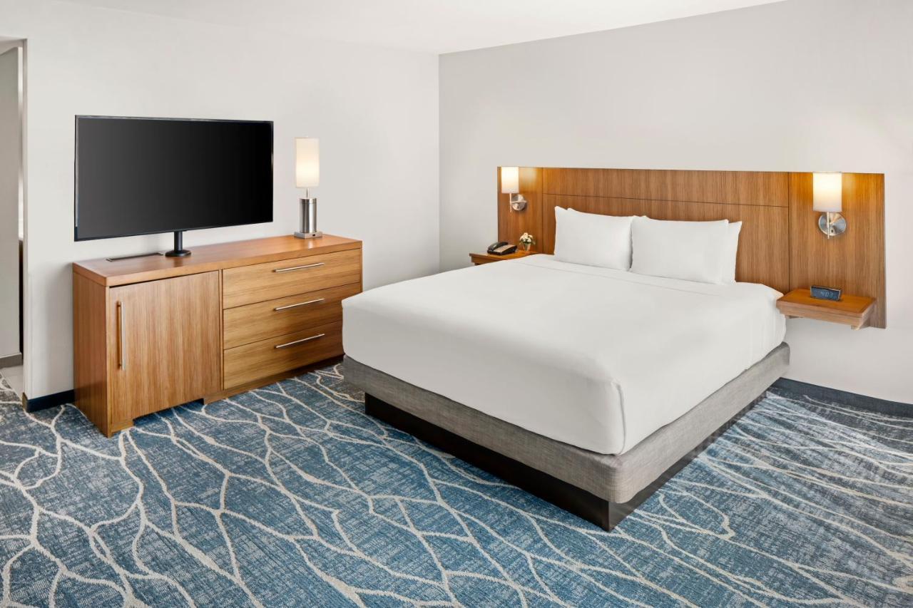 Specialty King Room with Sofa Bed and Ocean View