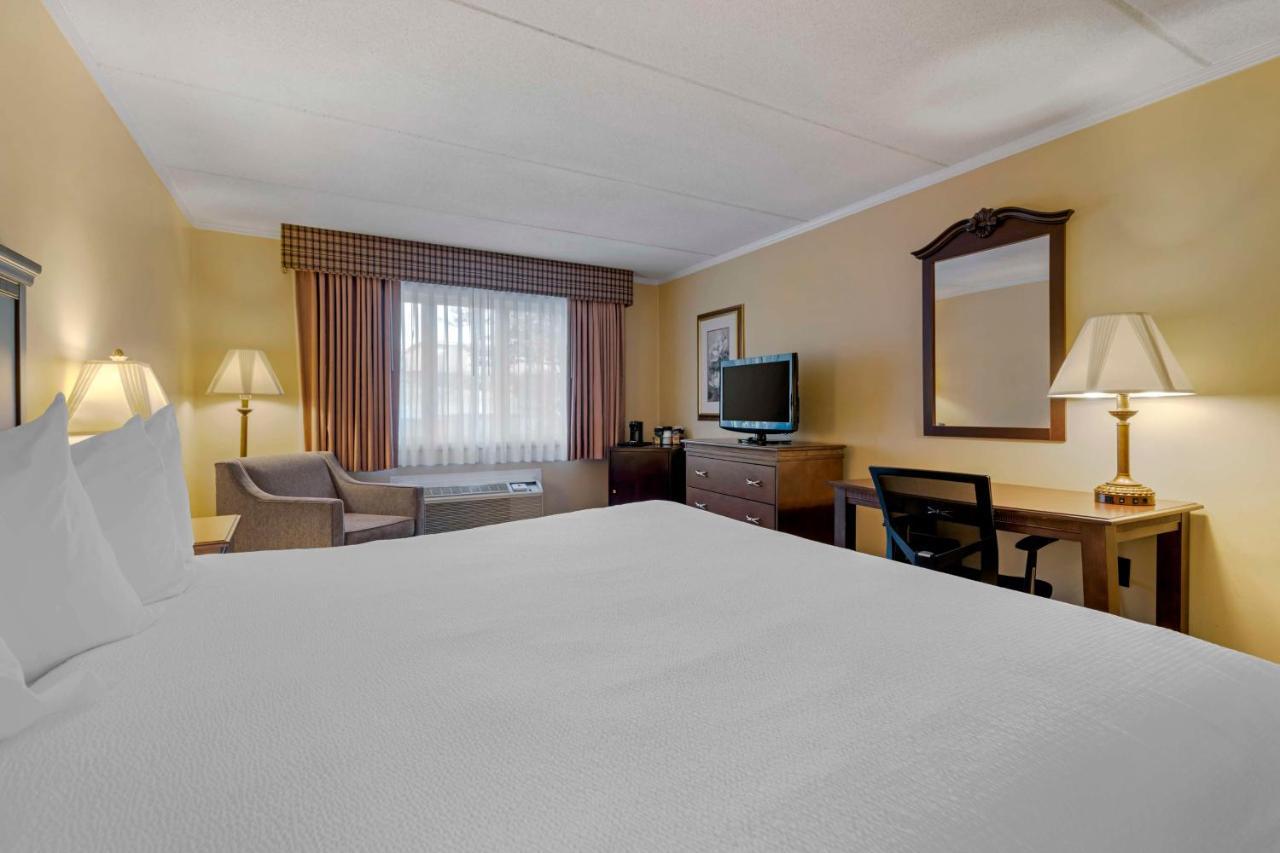 Deluxe King Room - Non-Smoking