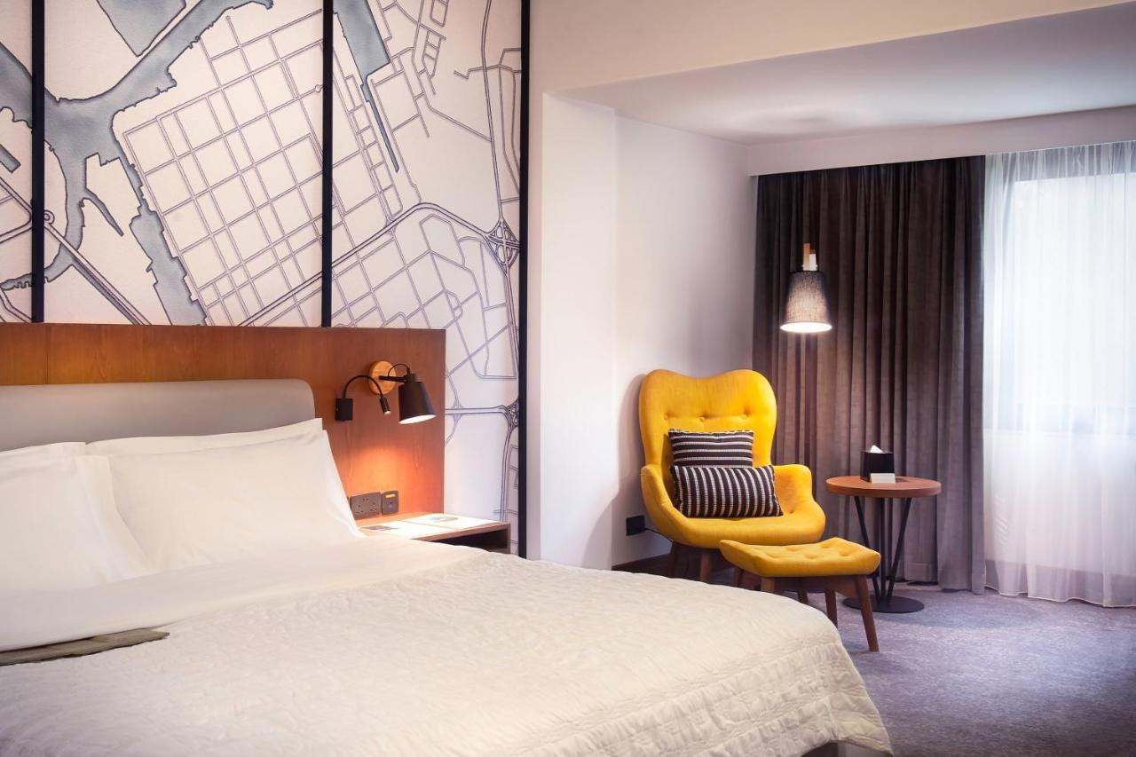 Club Kamer met kingsize bed met uitzicht op de stad en toegang tot de Club Lounge
