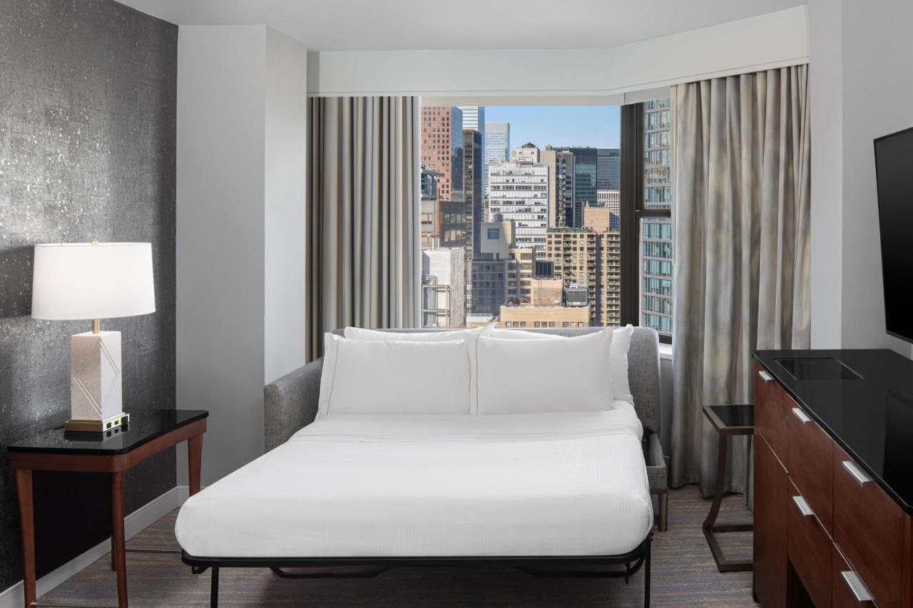 Größeres Premium Zimmer mit 1 Kingsize-Bett und Schlafsofa