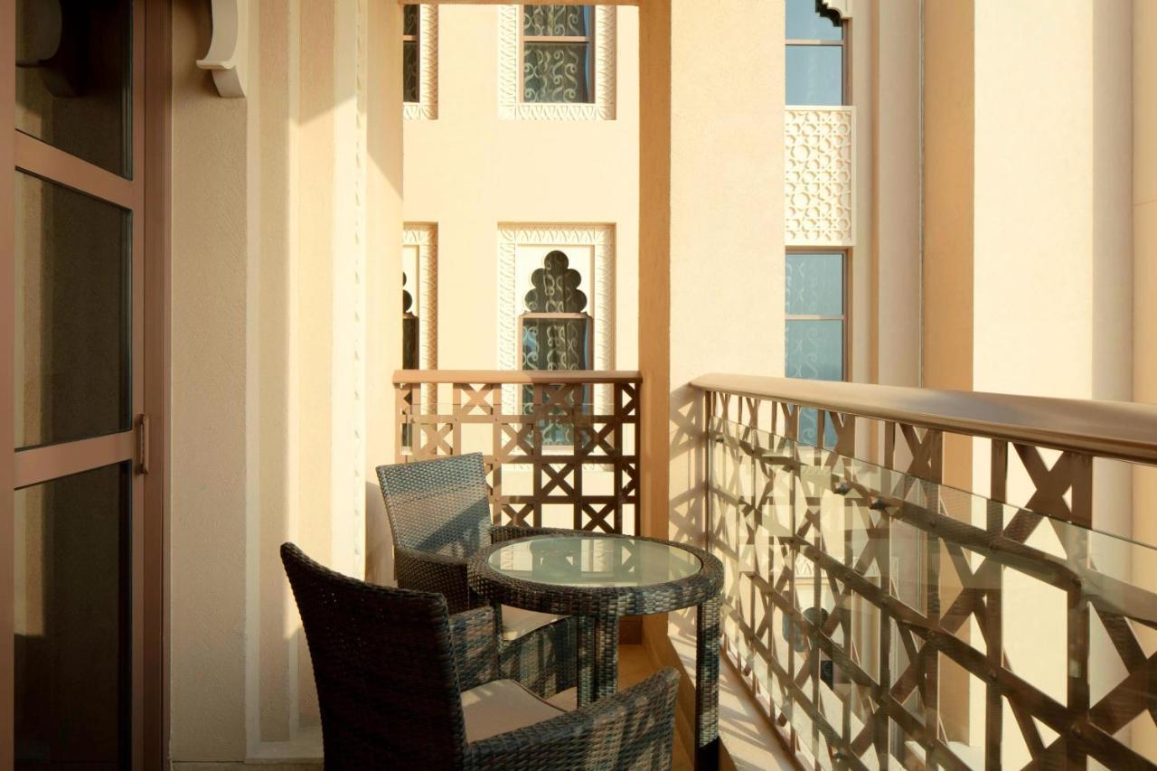 Deluxe King with City View and Balcony