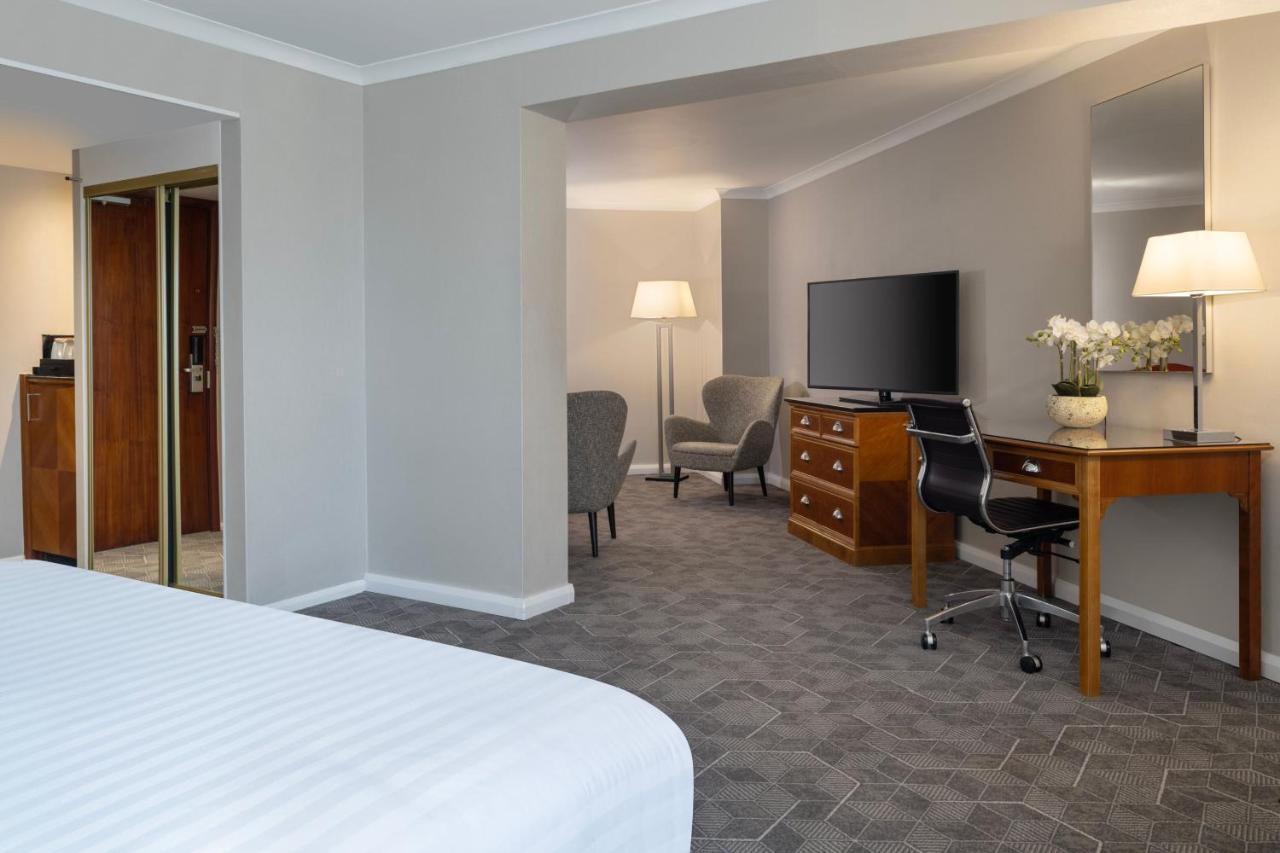 Superior King Room with Sofa Bed,1419288303:JPEG