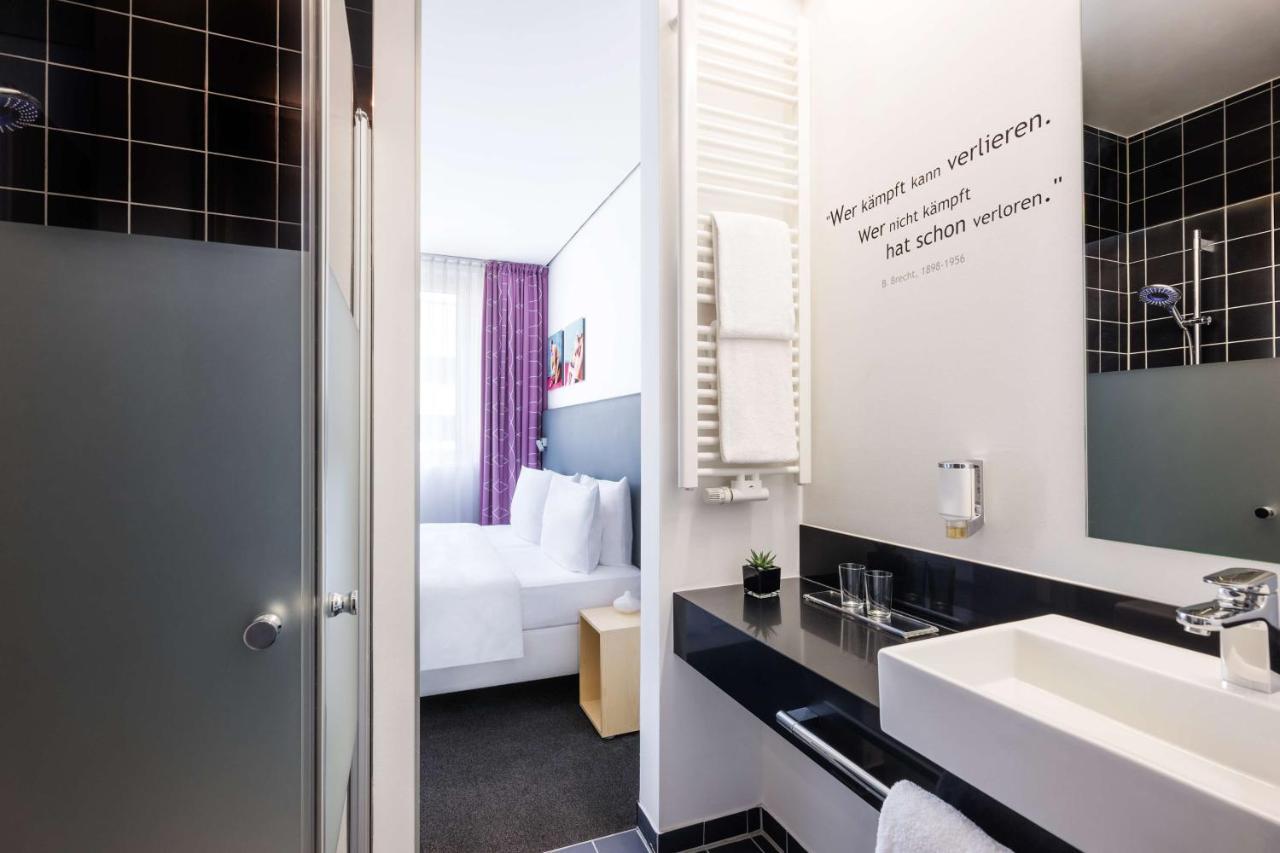 Zimmer mit Kingsize-Bett