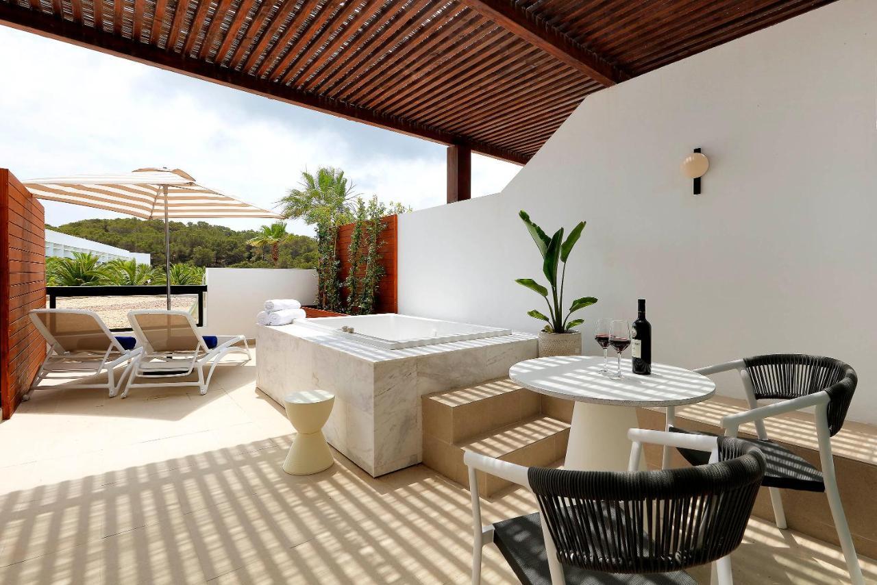 Junior Suite mit Whirlpool-Terrasse.