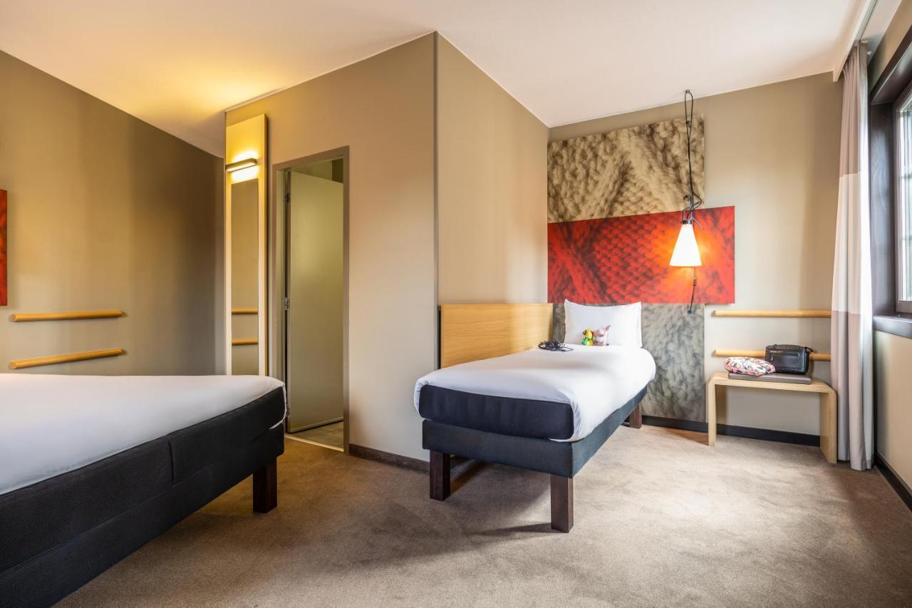Quarto Premium com Cama de Casal e Cama Individual