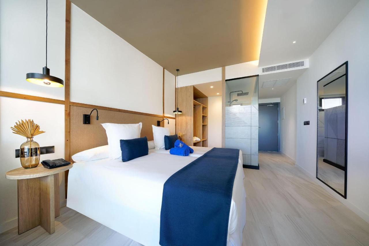 Junior Suite (2 Adults),1589565597:JPEG