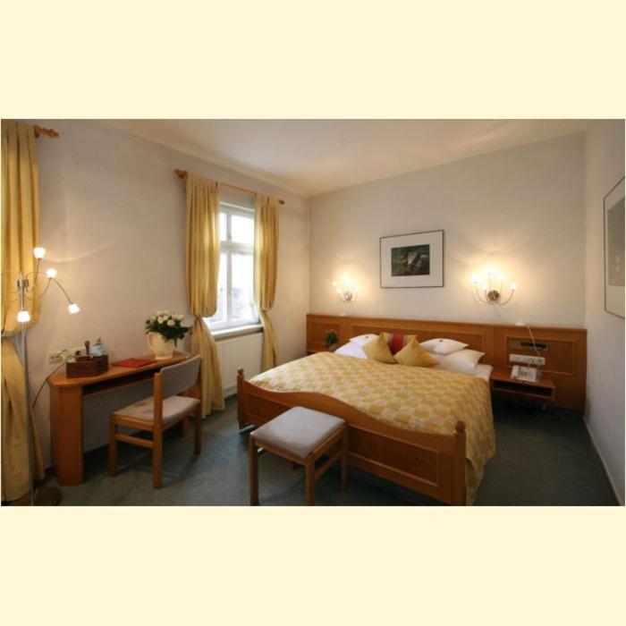Single Room,894217147:JPEG