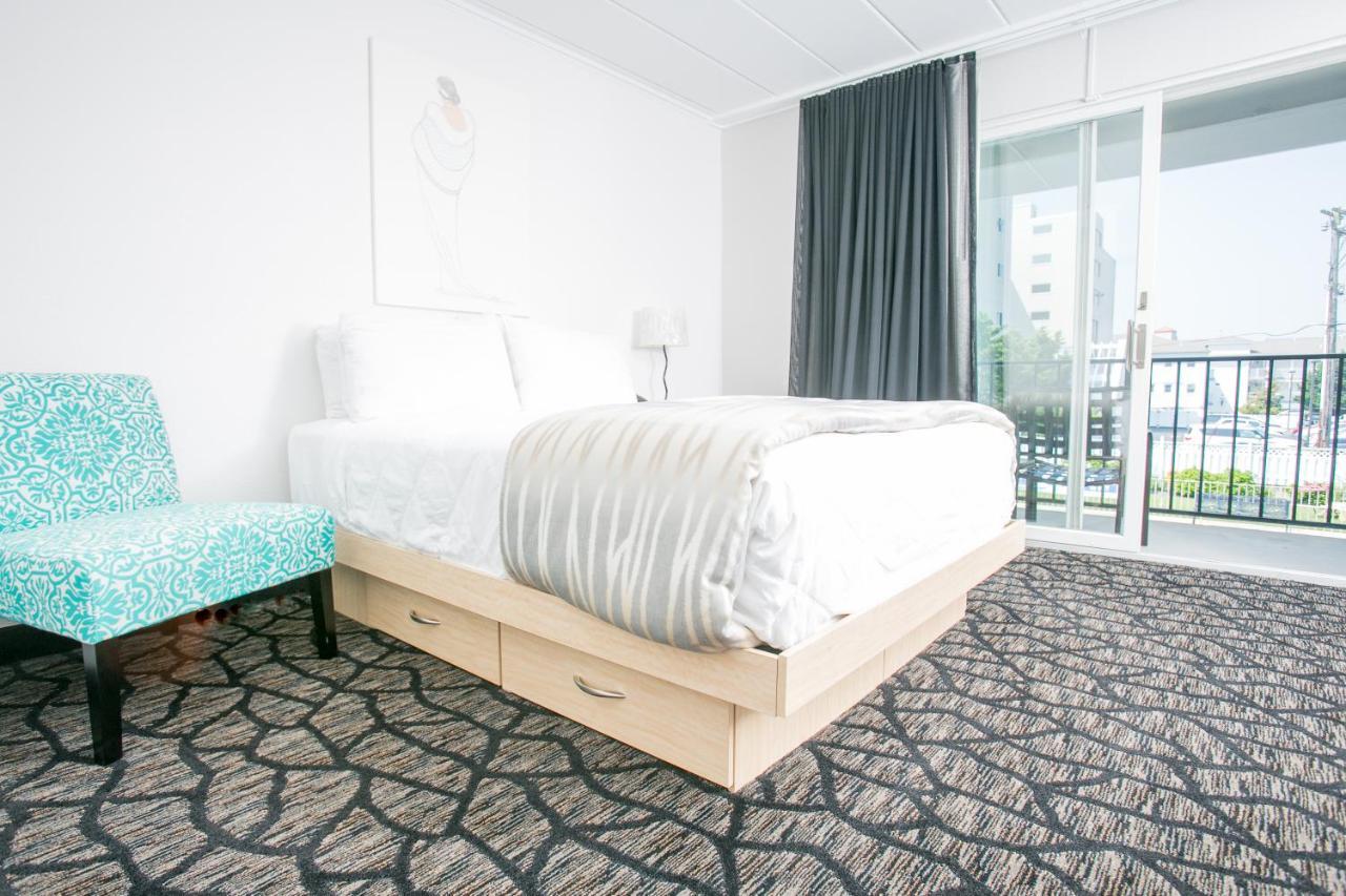 E-1 Kitchenette, One Queen & One Single Bed