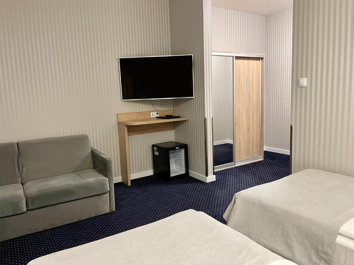 Doppelzimmer mit Blick nach innen (nicht zu öffnendes Fenster mit Blick auf den Innenpool)