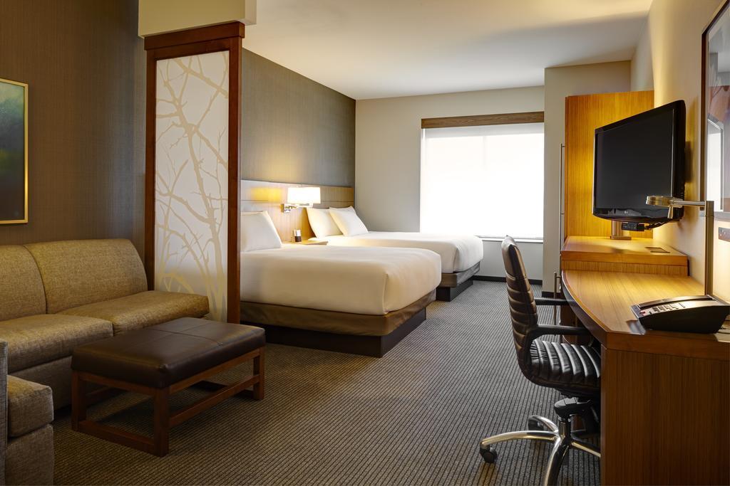 Queen Room with Two Queen Beds and Sofa Bed - High Floor