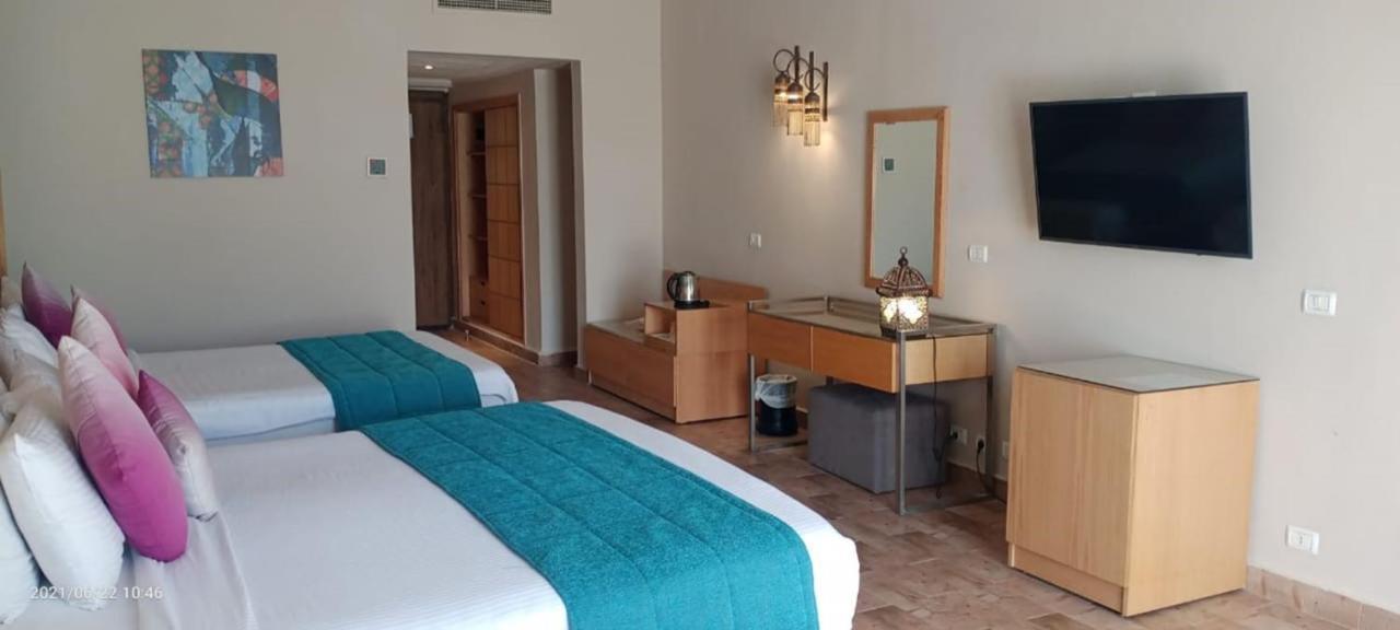 Quarto Acessível a Pessoas com Mobilidade Condicionada (Vista Piscina)