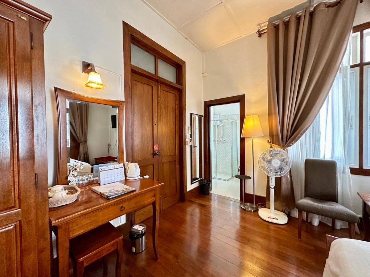 Quarto Duplo Deluxe com Varanda e Vista da Piscina