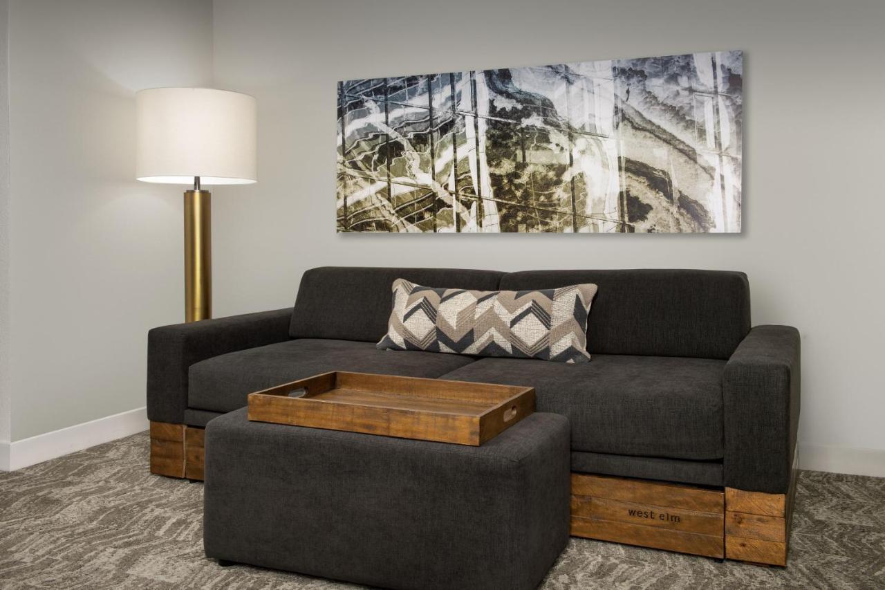 Pure Wellness, Guest room, King, Sofa bed