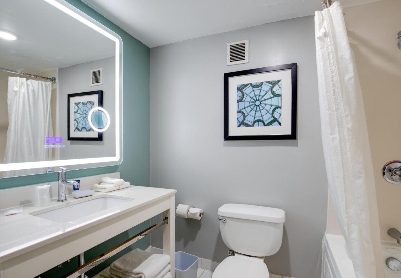 Traditional Queen Room with Two Queen Beds