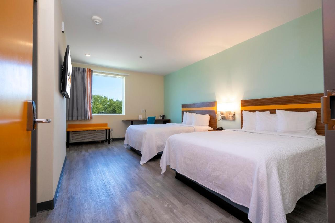 Quarto Empresarial com 2 Camas Queen-size - Acessível a Pessoas com Mobilidade Condicionada - Não Fumadores