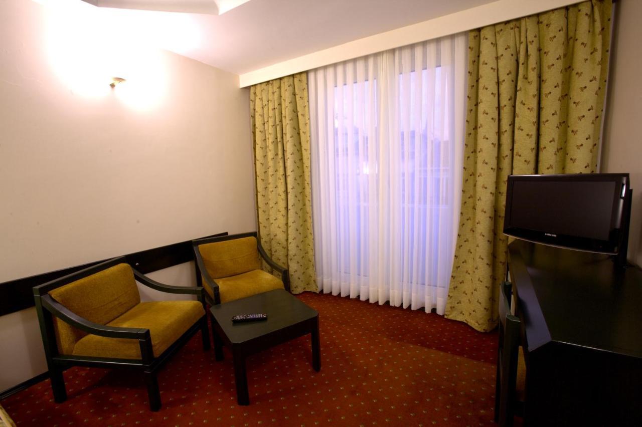 Deluxe Suite with Sea View
