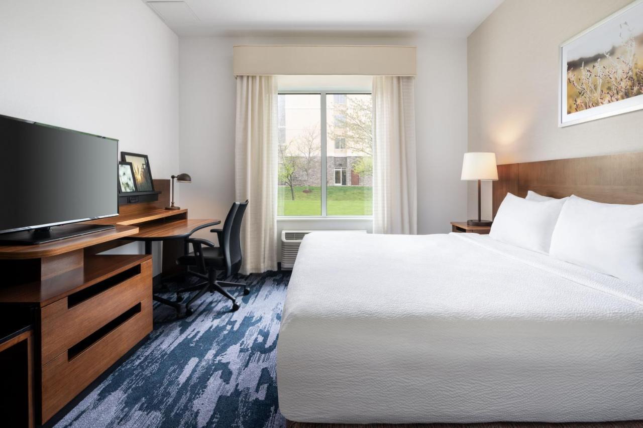King Room with Roll-In Shower and Transfer Shower - Mobility Access/Hearing Accessible
