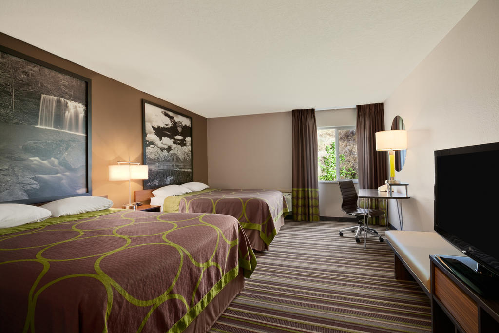 Deluxe Queen Room with Two Queen Beds - Non-Smoking