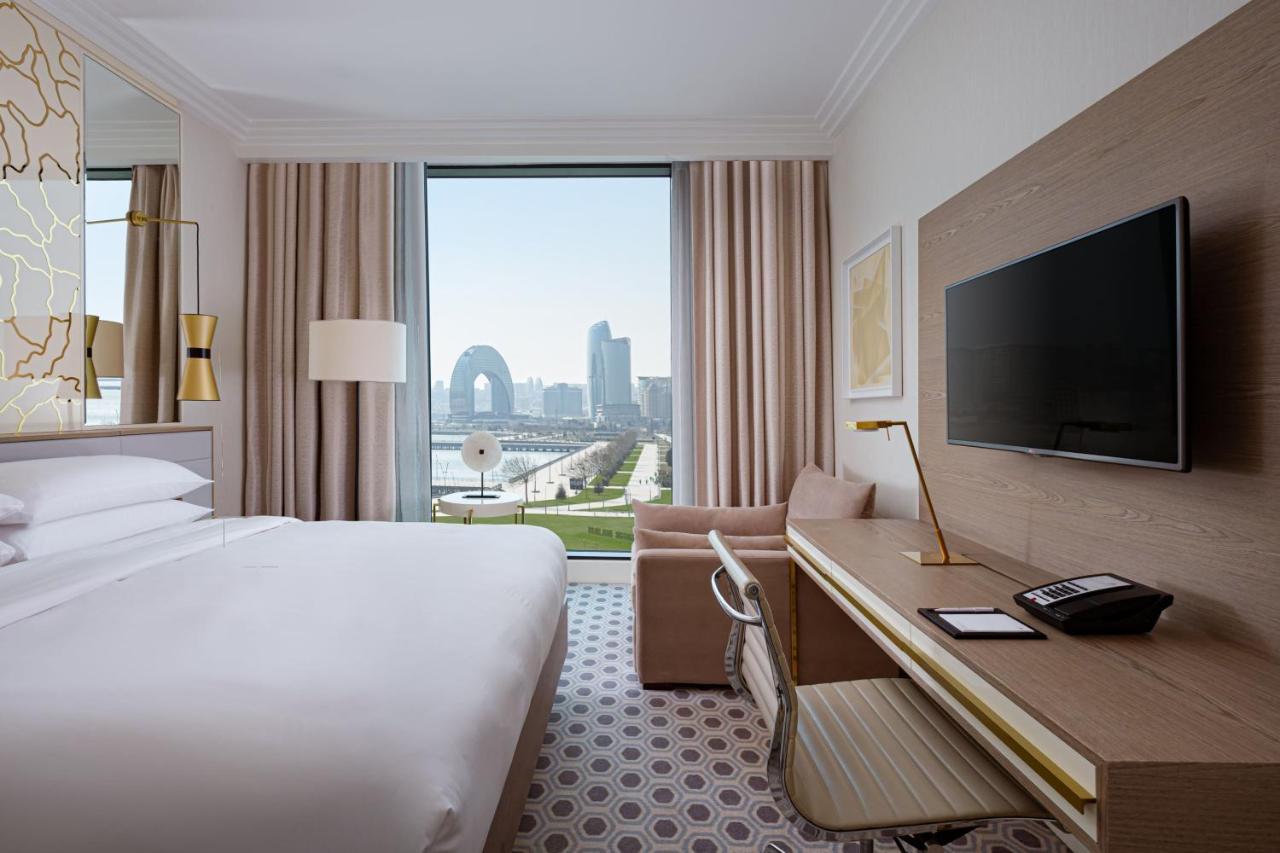 Zimmer mit 1 Kingsize-Bett und Meerblick