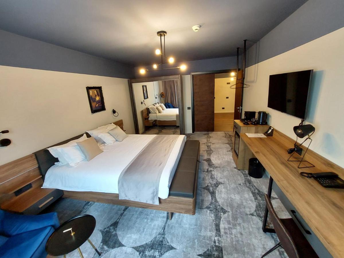 Superior King Suite