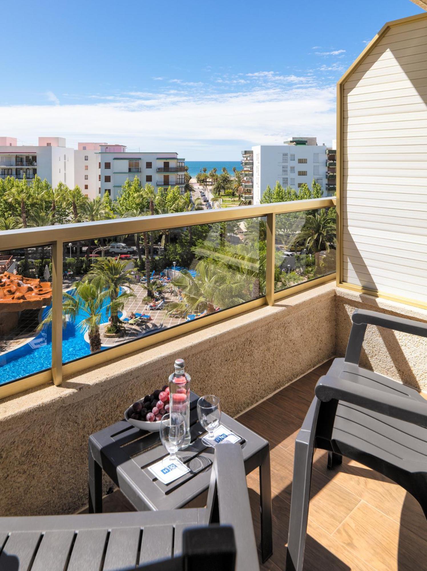 Habitación Doble con vistas a la piscina (3 adultos)