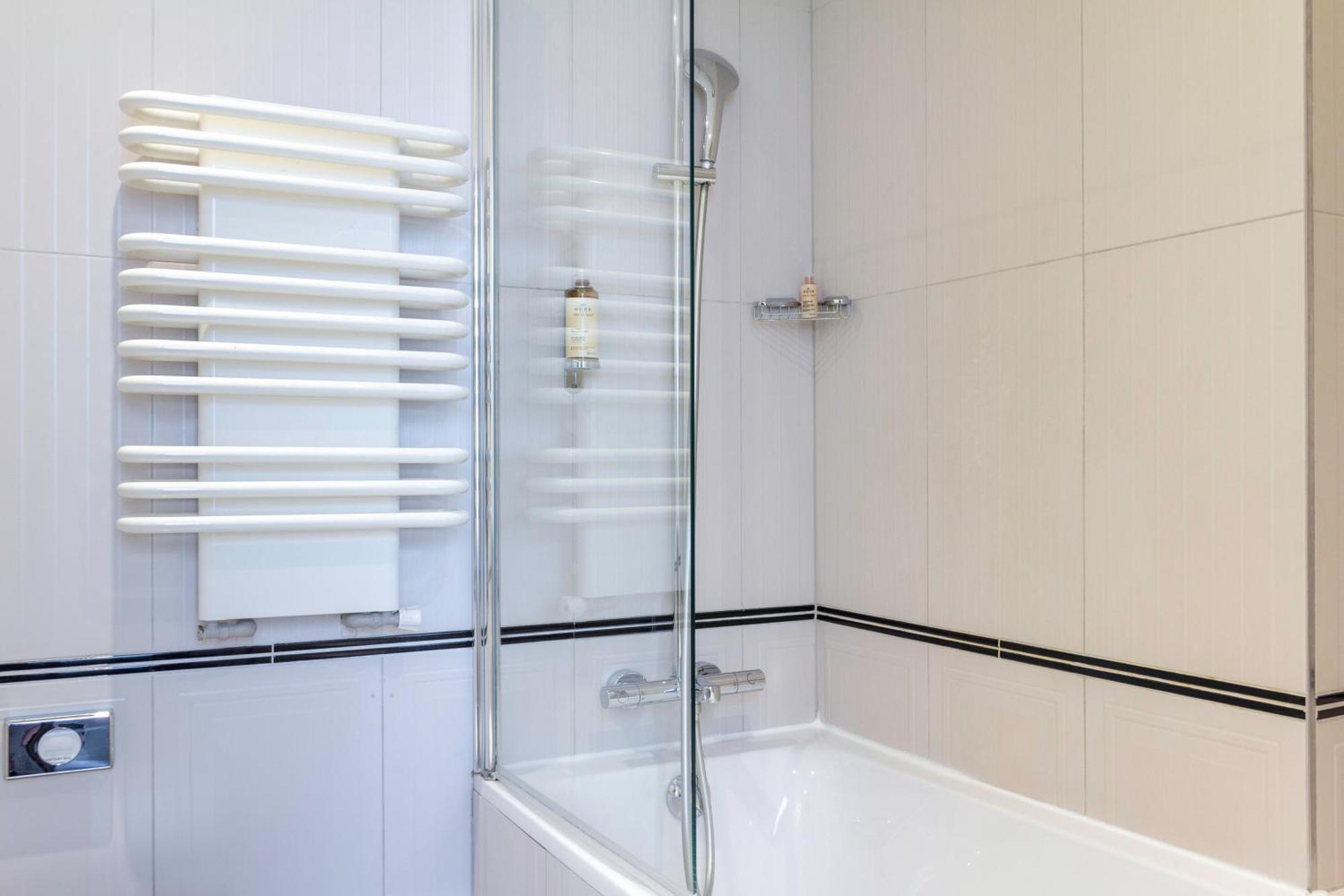 Quarto com 2 Camas de Solteiro