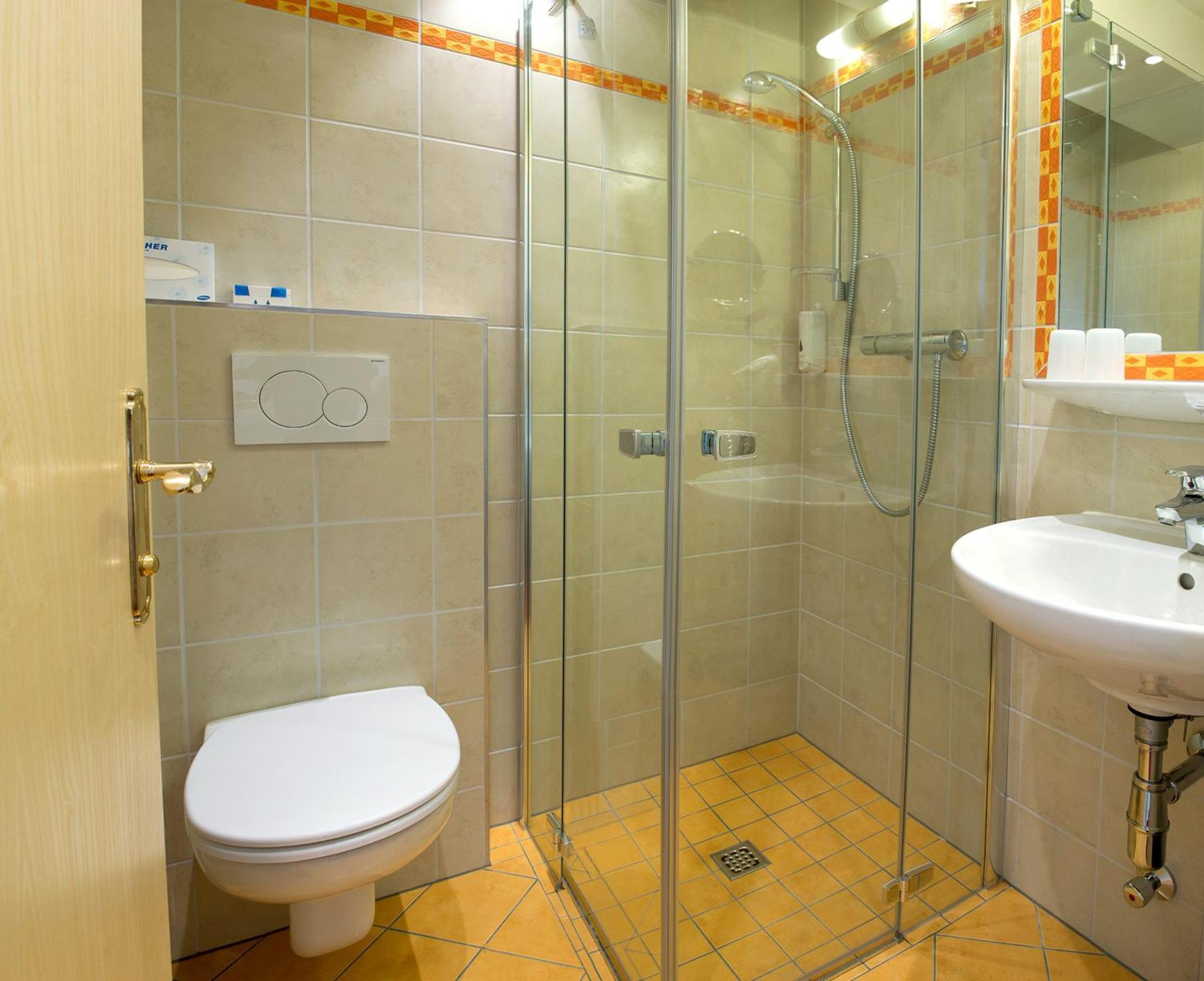 Standard Triple Room,652760370:JPEG