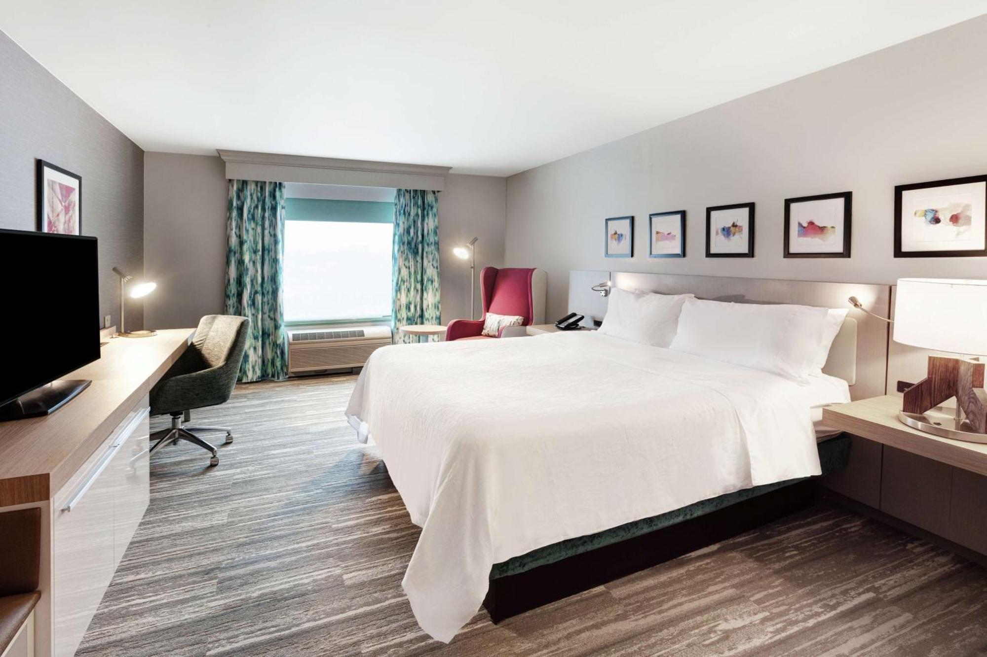 King Room with Tub - Mobility and Hearing Access