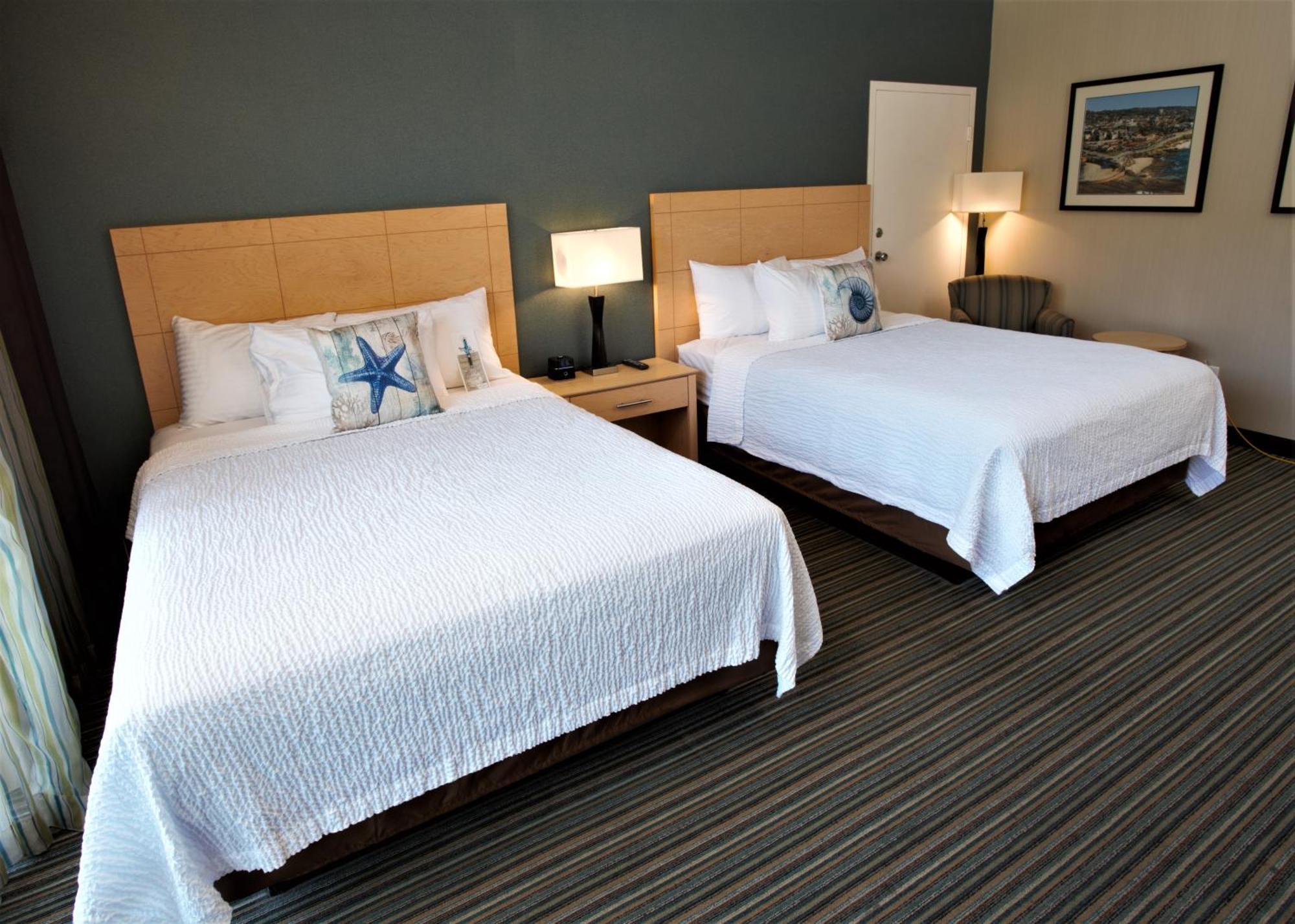 Deluxe Room, 2 Queen Beds, Balcony (Upper Floors),1275132667:JPEG