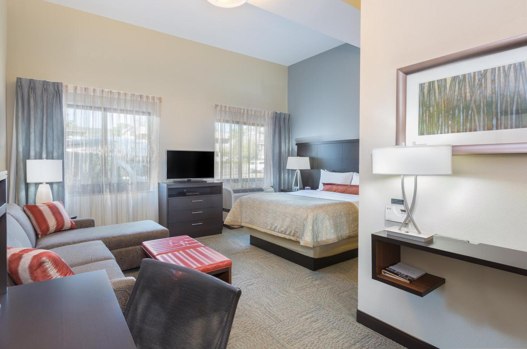 Queen Studio Suite with Roll In Shower - Mobility Accessible