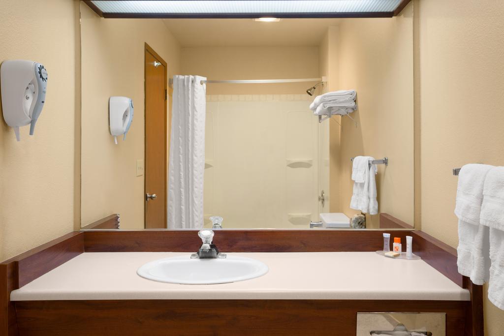 King Room - Pet Friendly/Non-Smoking