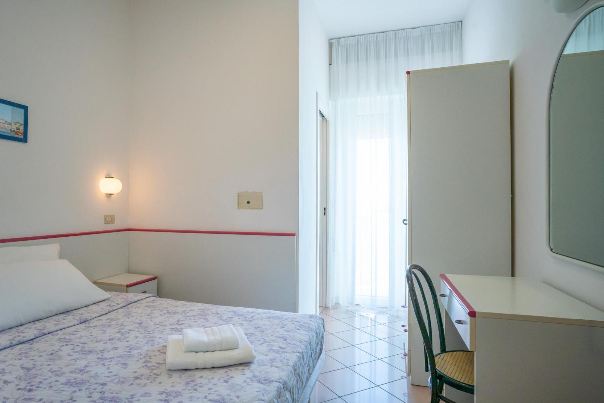Small Double Room,1247021212:JPEG