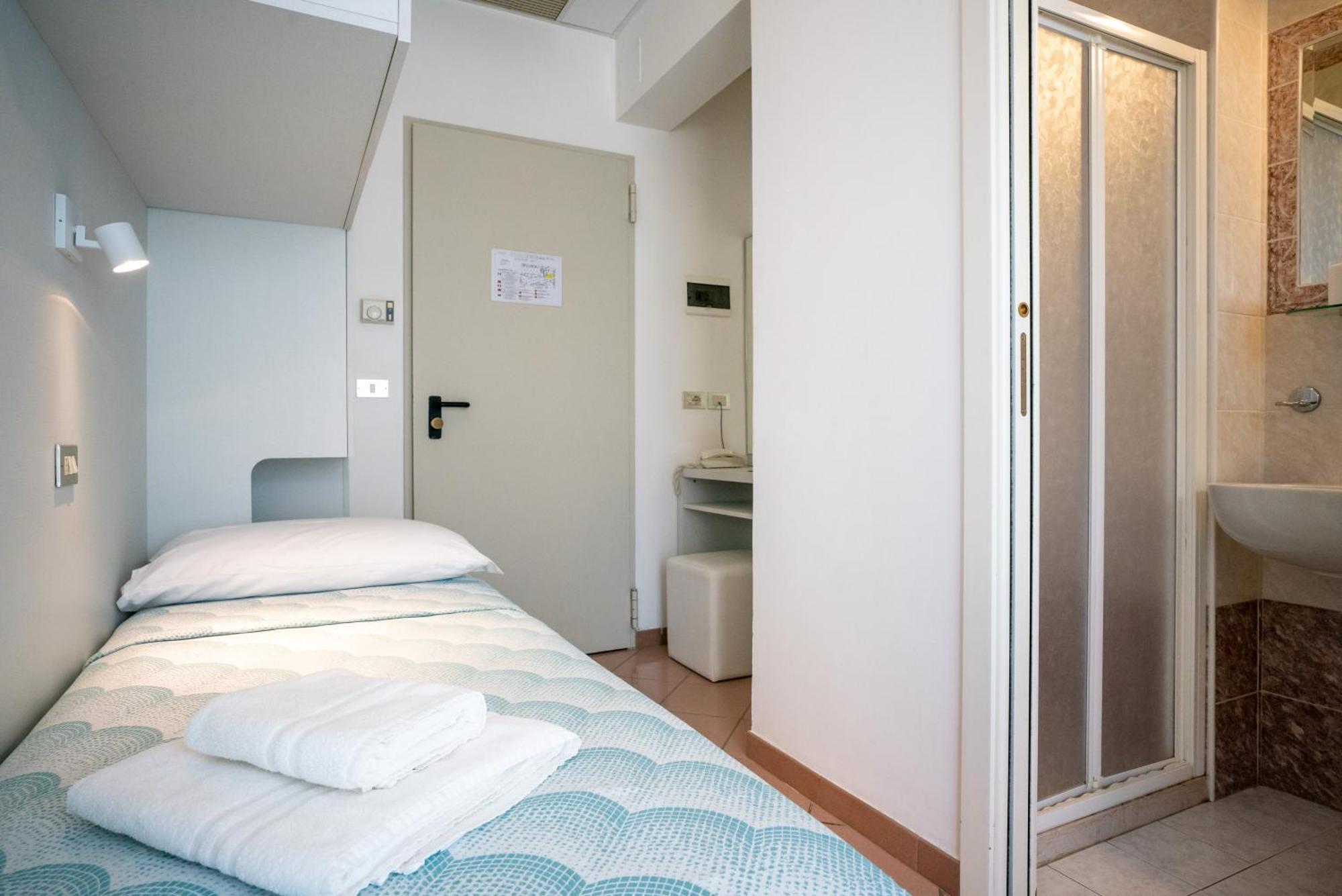 Single Room,1589227860:JPEG