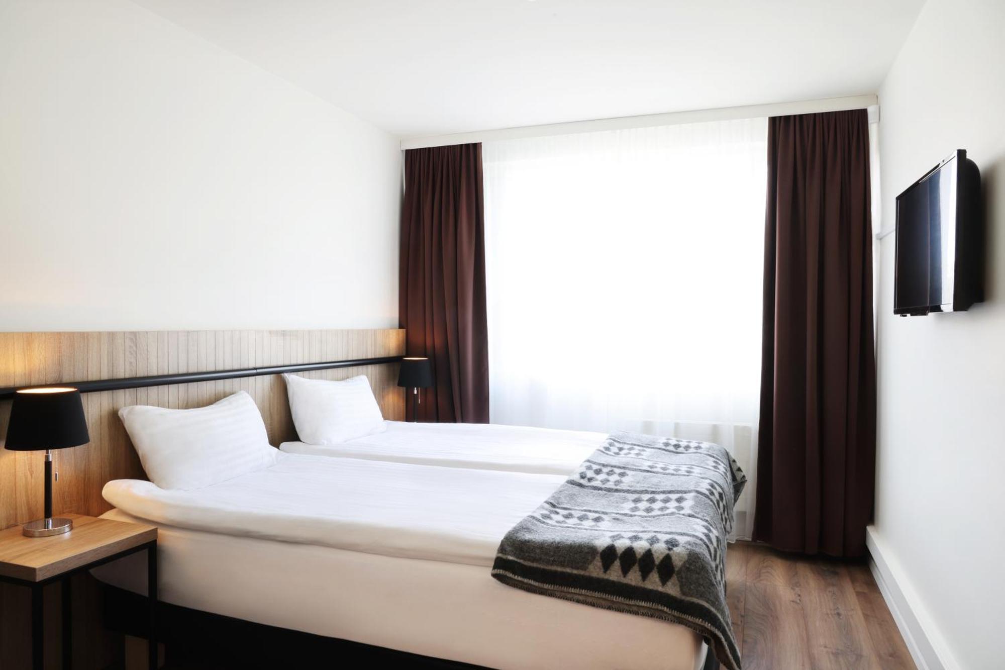 Twin Room,1439891536:JPEG