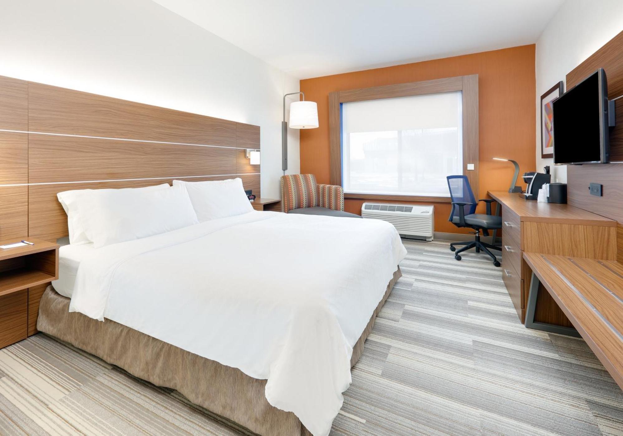 King Suite - Hearing Accessible/Non-Smoking
