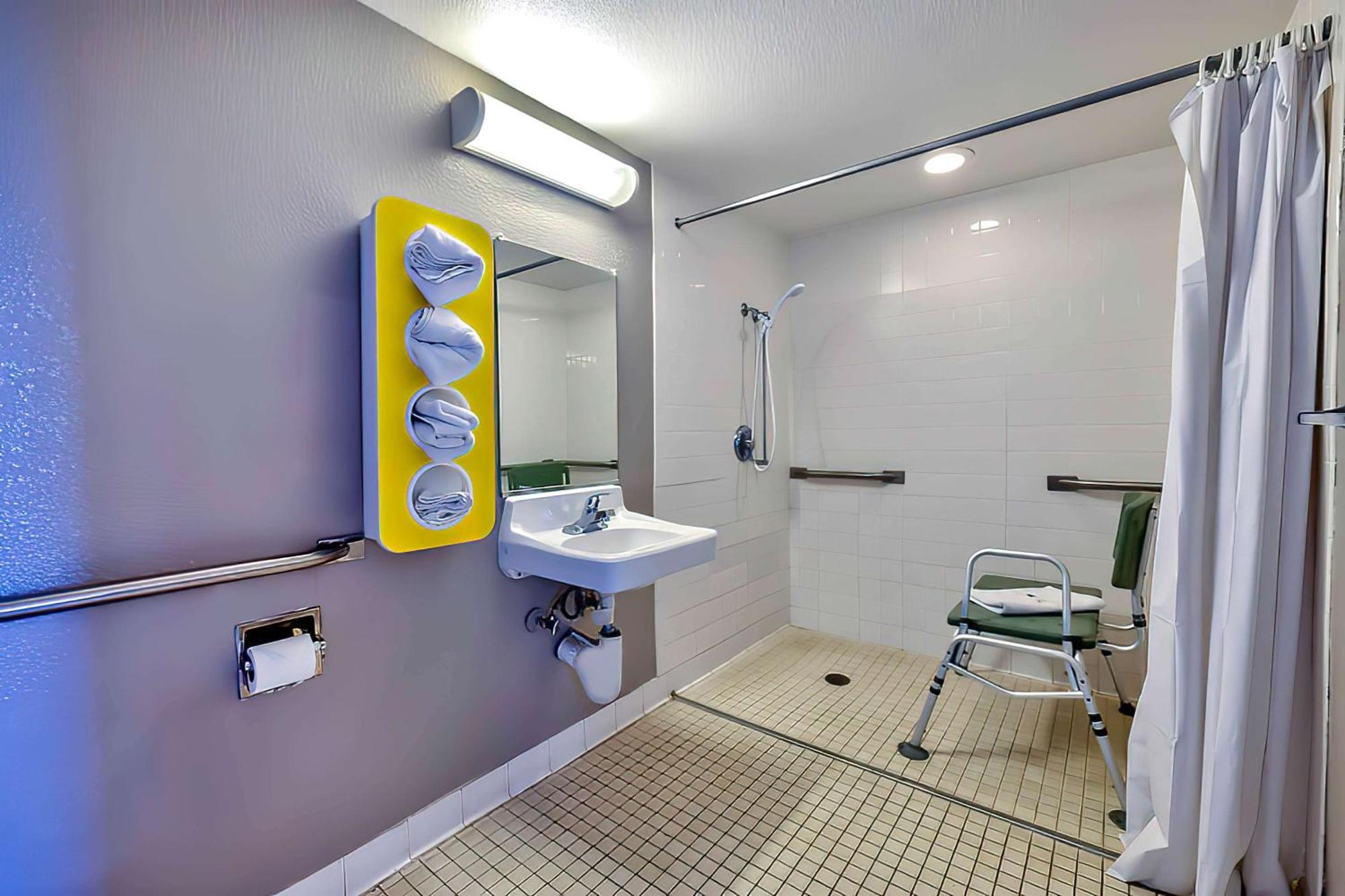 Queen Room - Disability Access - Roll in Shower