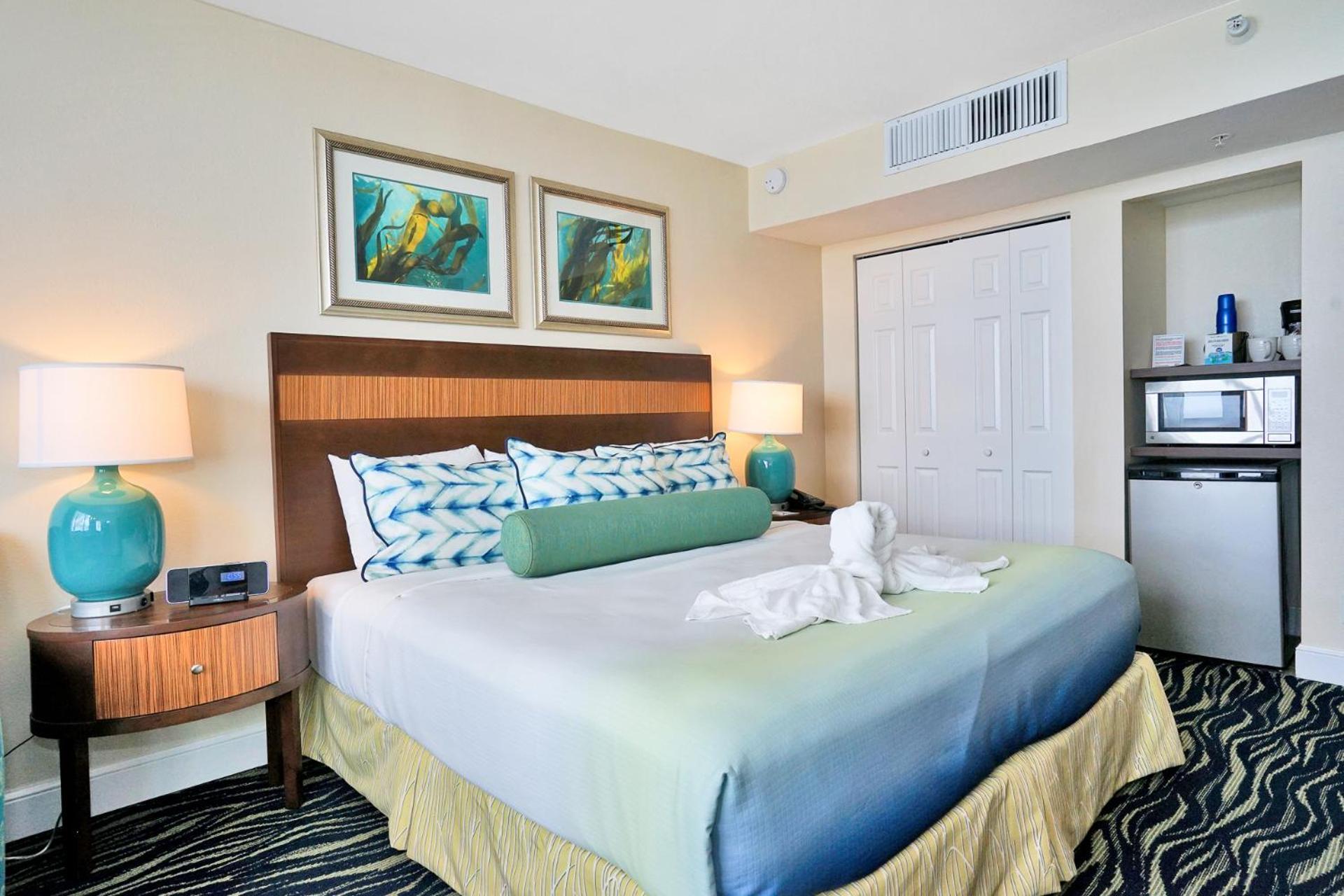 Standard Room 1 King Bed Ocean View,758729503:JPEG