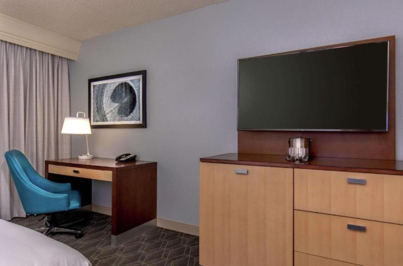 Junior King Suite - Non-Smoking