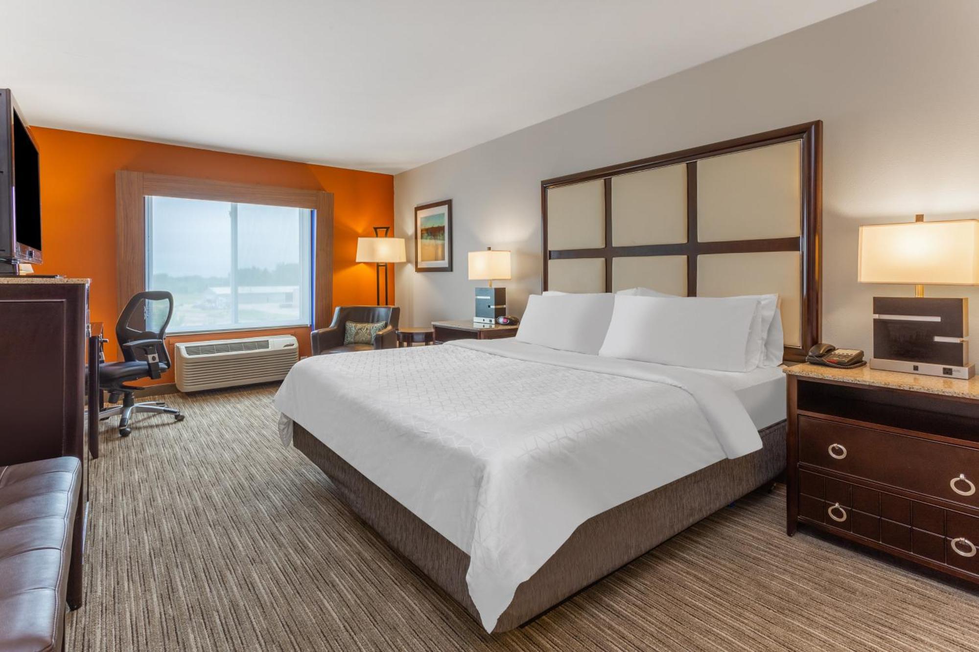 King Room - Hearing Accessible - Non-Smoking