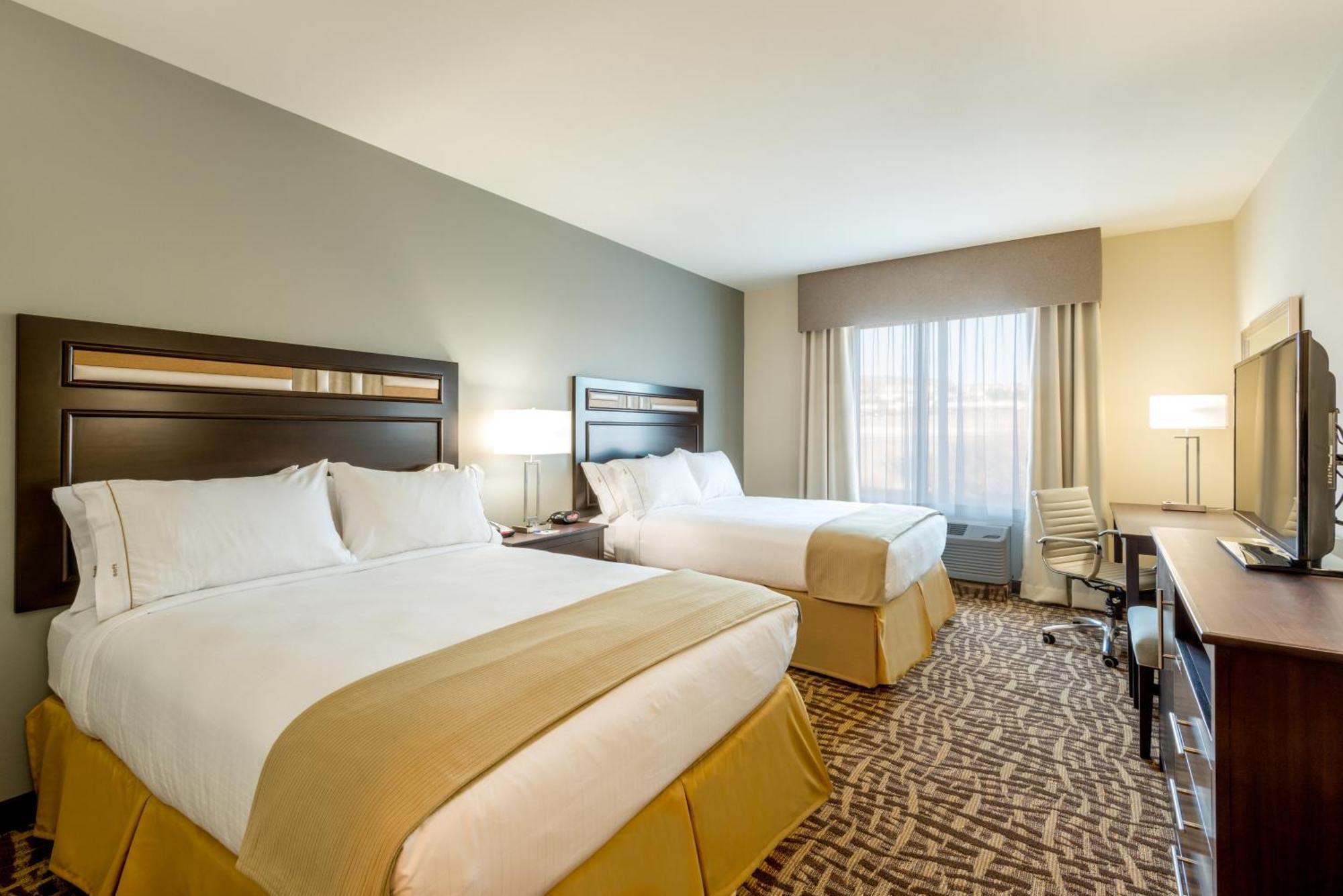 Standard Room with Two Queen Beds