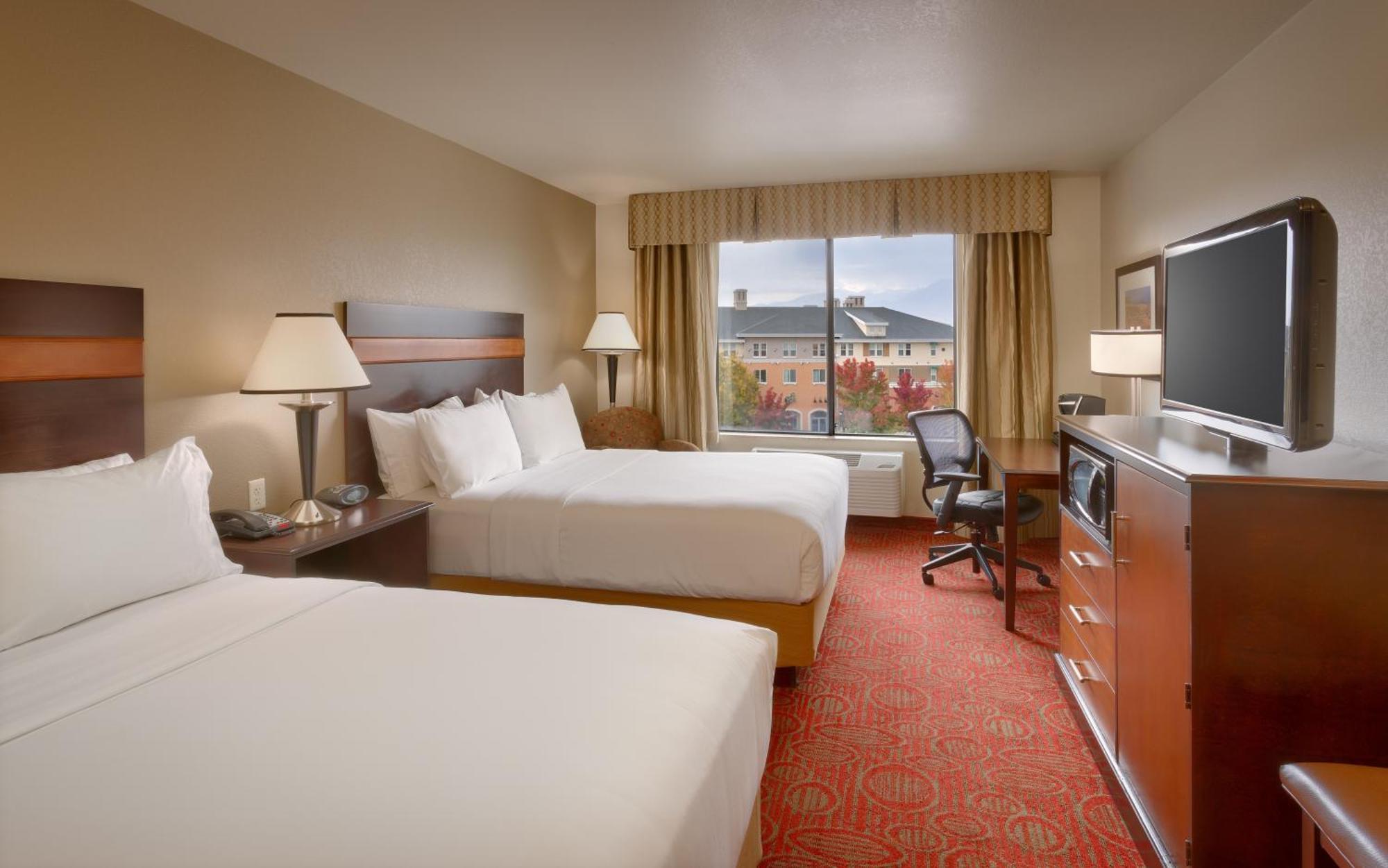 Queen Suite with Two Queen Beds - Mobility Accessible