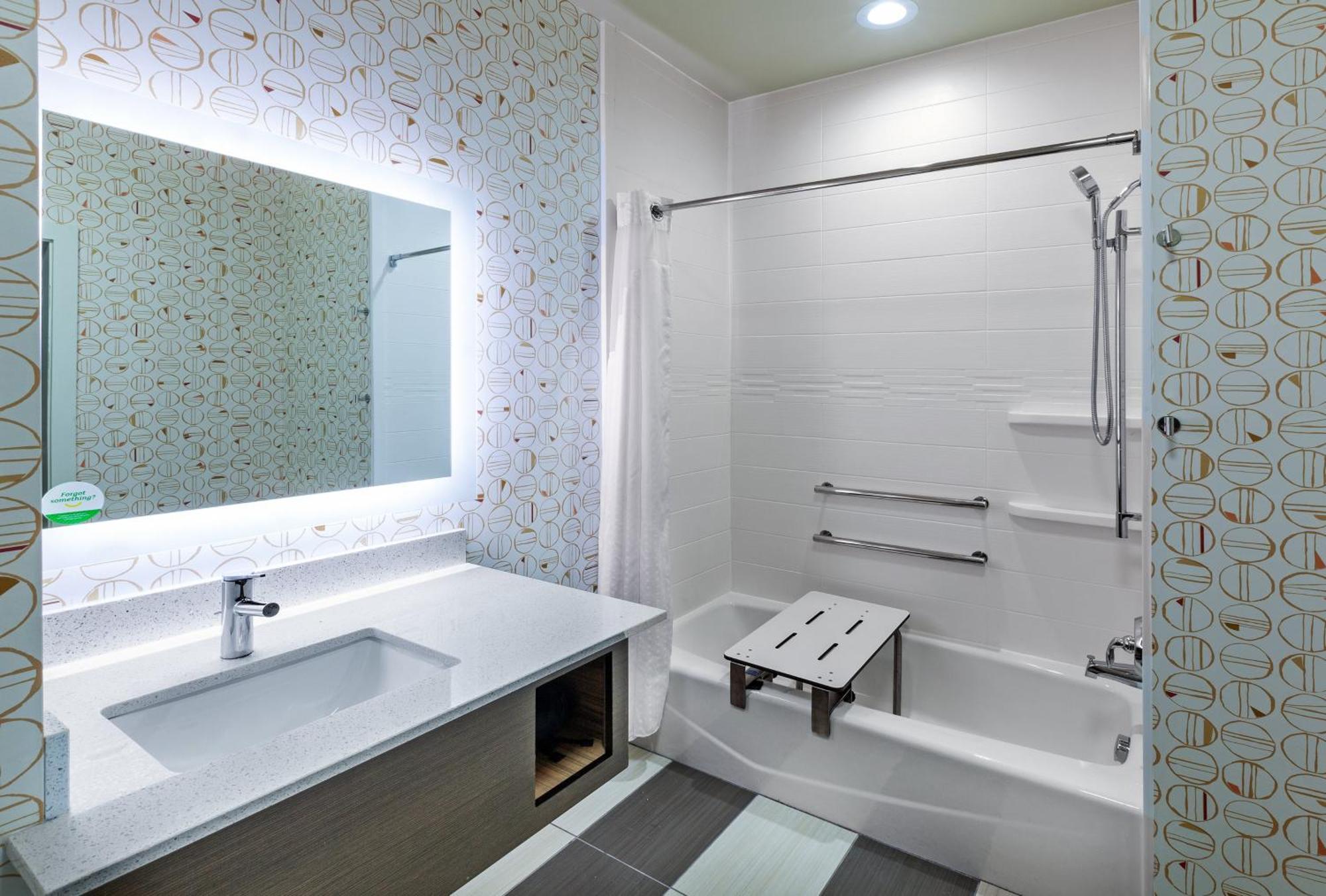 Room with Two Beds - Hearing Accessible - Non-Smoking