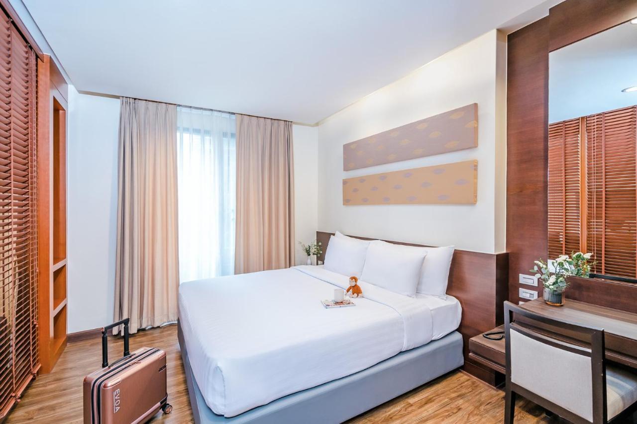 1-Bedroom Deluxe Suite with Pool View